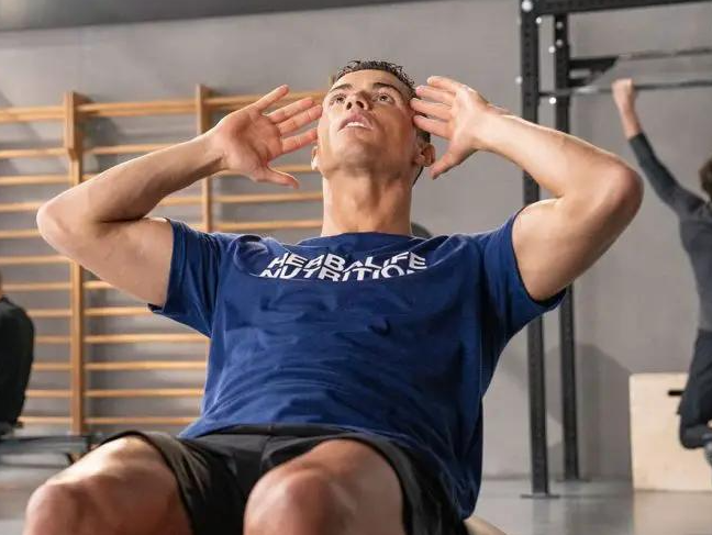 Rahasia Tubuh Atletis Cristiano Ronaldo di Usia 41 Tahun, Ternyata Hindari Minuman Ini